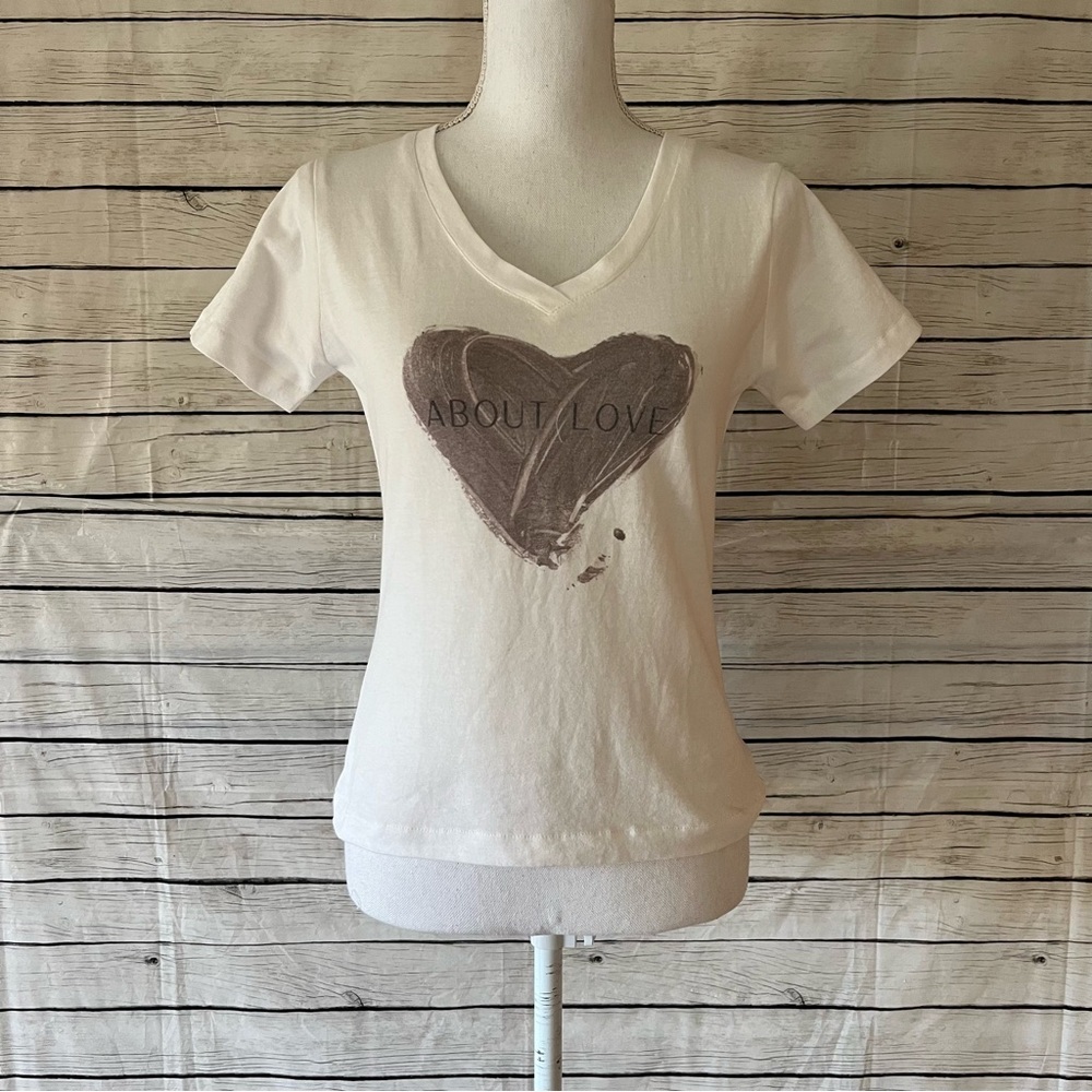 Katie May White About Live Graphic T-Shirt